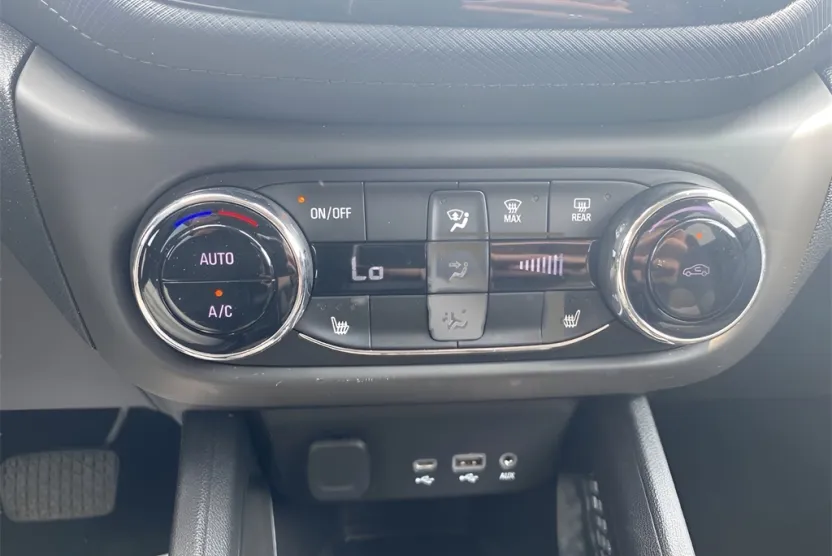 2021 Chevrolet Trailblazer LT photo 1