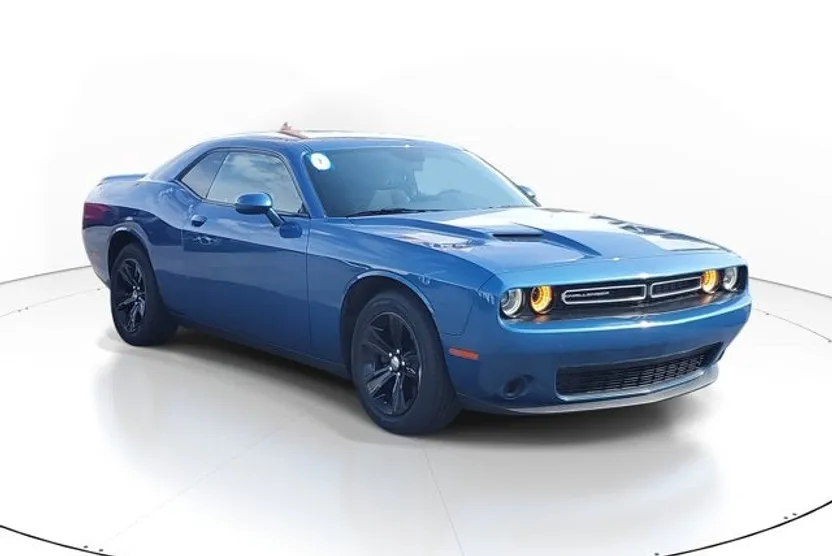 2020 Dodge Challenger SXT photo 1
