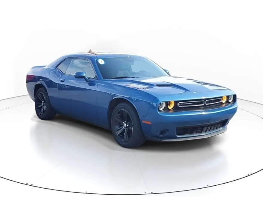 2020 Dodge Challenger SXT photo 1