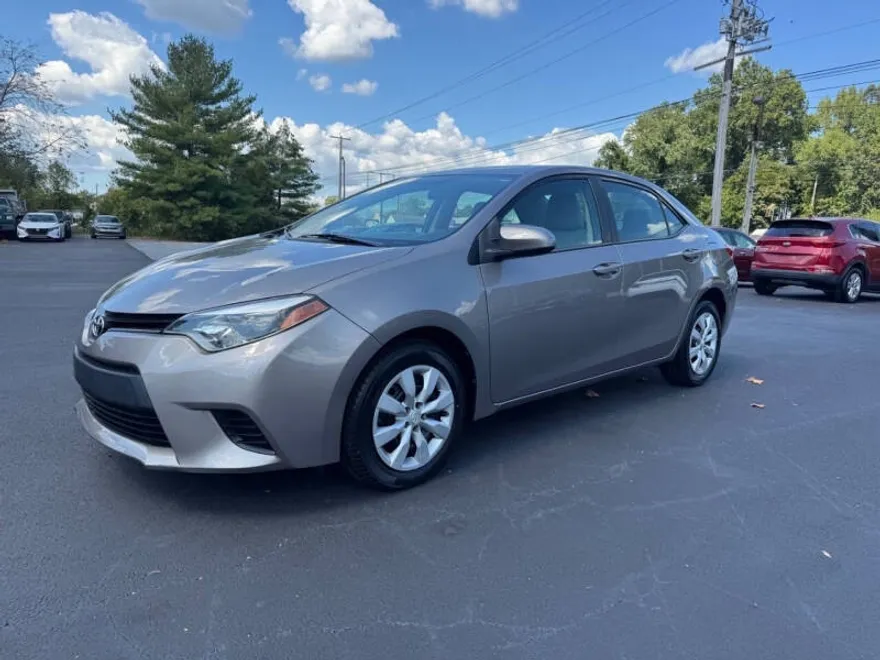 2014 Toyota Corolla LE photo 1