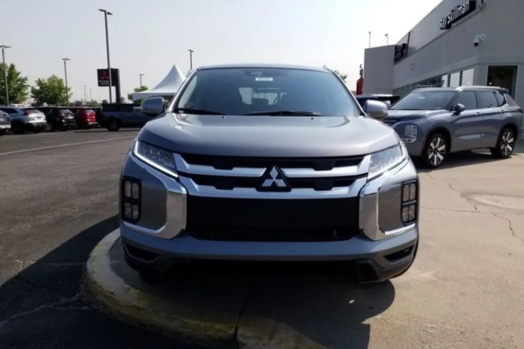 2025 Mitsubishi Outlander Sport SE photo 1