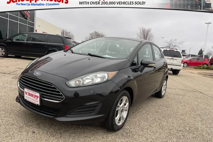 2015 Ford Fiesta SE photo 1