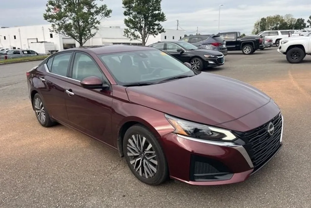 2023 Nissan Altima 2.5 SV photo 1