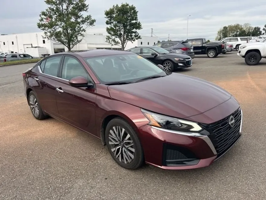2023 Nissan Altima 2.5 SV photo 1