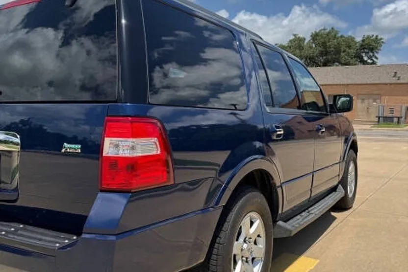2010 Ford Expedition XLT photo 1
