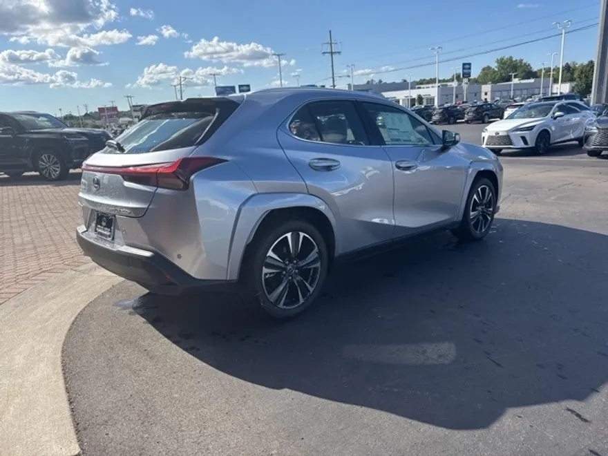 2025 Lexus UX Premium photo 8