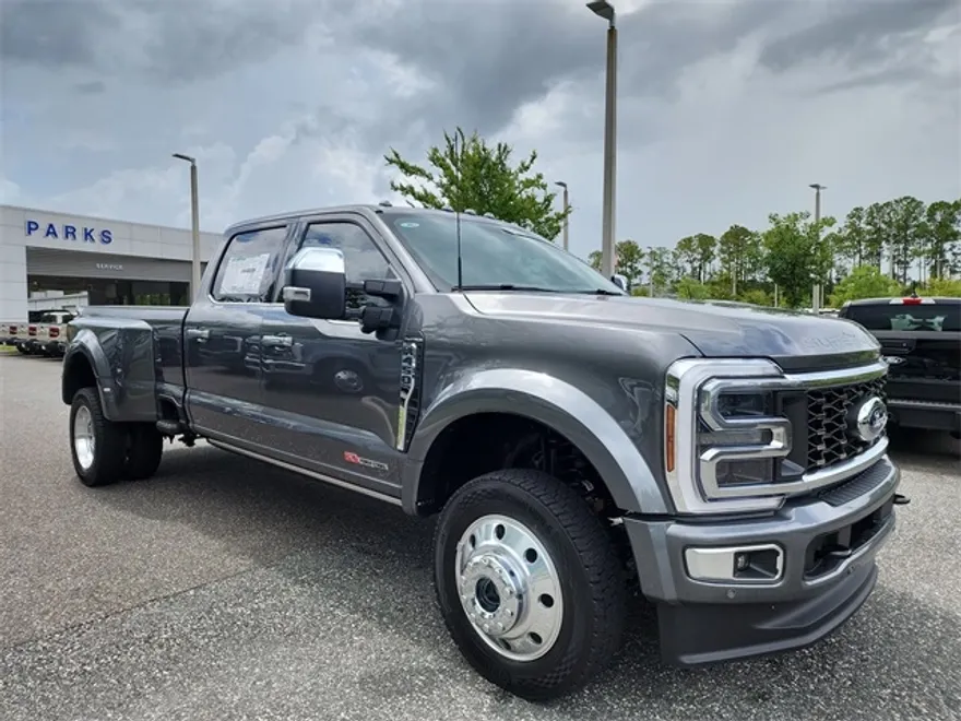 2025 Ford F-450 Platinum photo 1