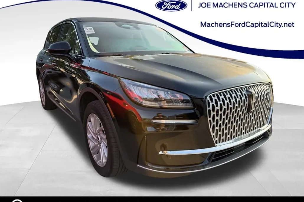 2023 Lincoln Corsair Standard photo 1