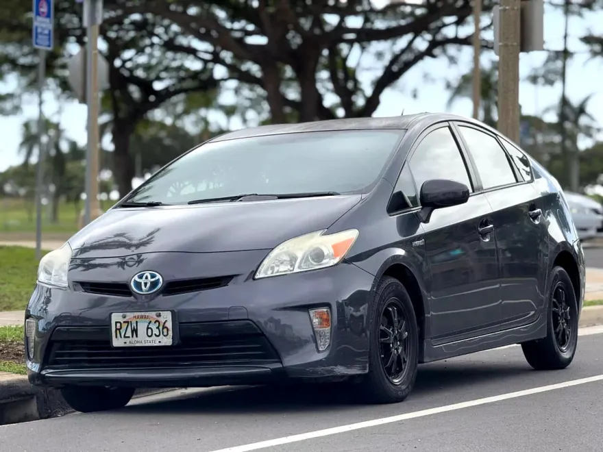 2013 Toyota Prius photo 1