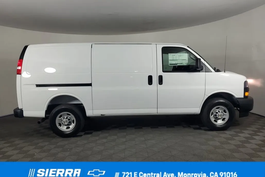 2025 Chevrolet Express Cargo 2500 photo 1