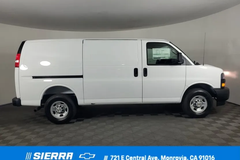 2025 Chevrolet Express Cargo 2500 photo 1