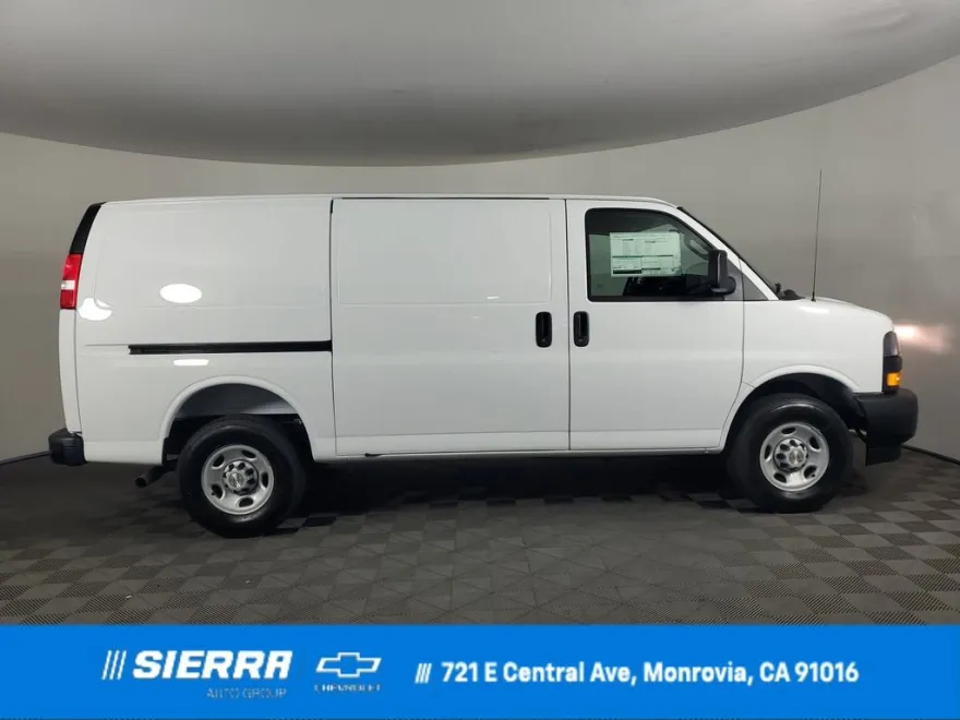 2025 Chevrolet Express Cargo 2500 photo 1