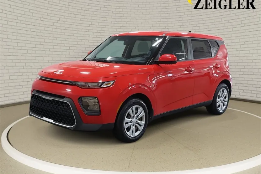 2022 Kia Soul LX photo 1