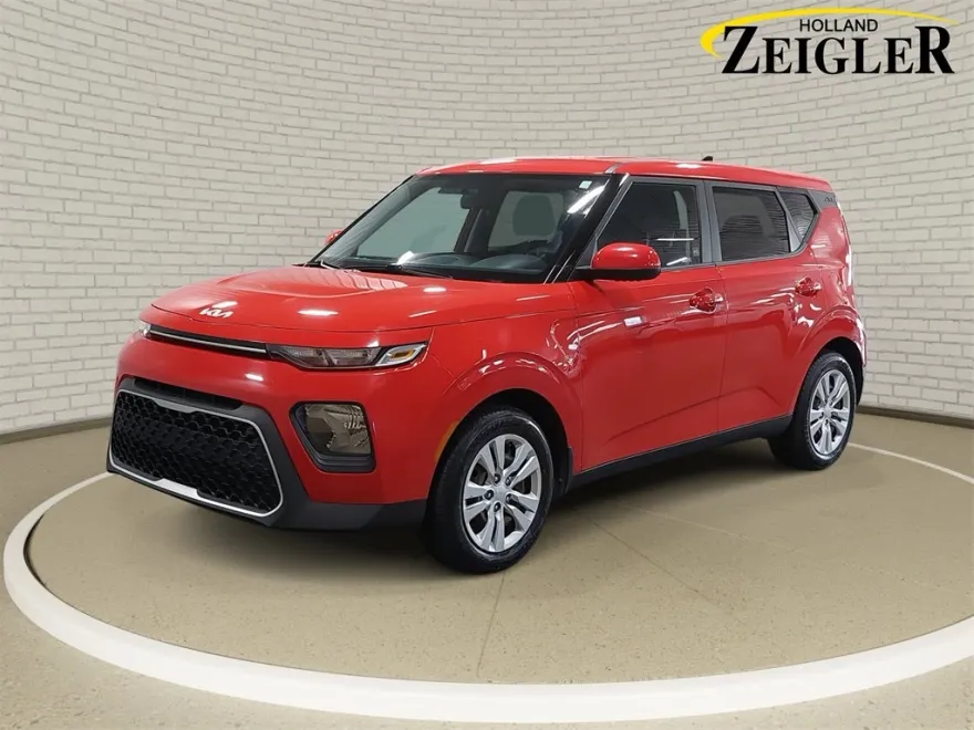 2022 Kia Soul LX photo 1