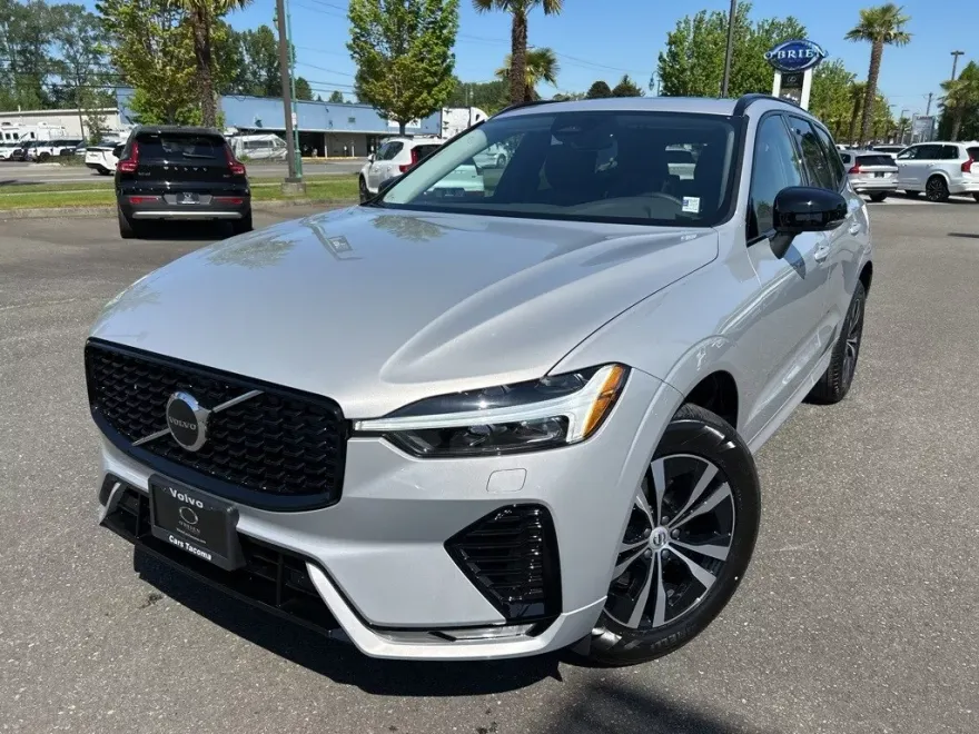 2025 Volvo XC60 B5 Core photo 1