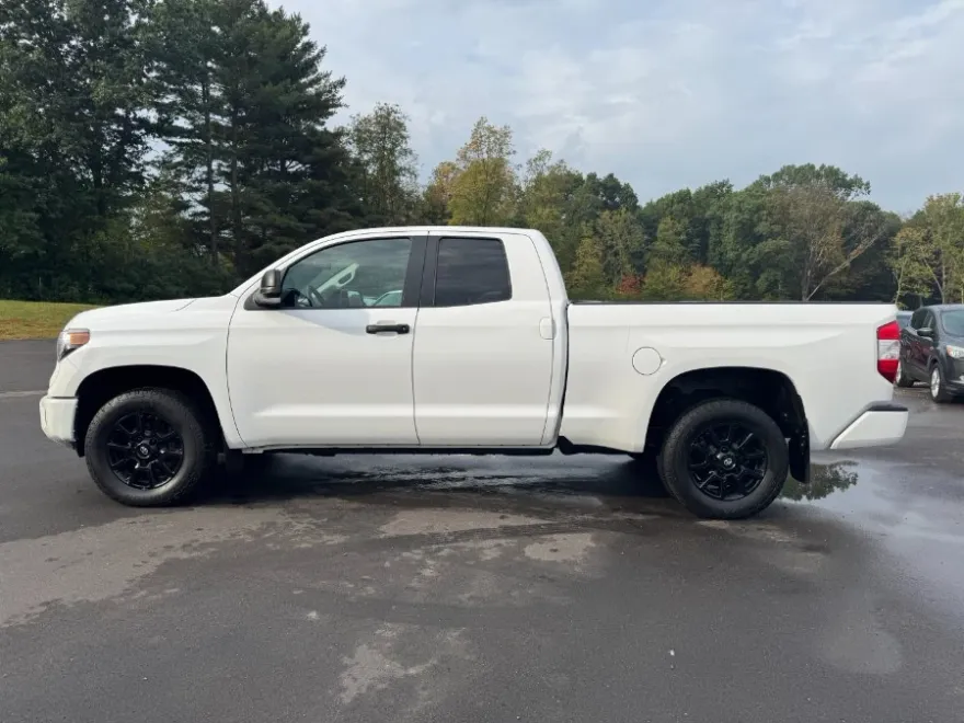 2020 Toyota Tundra SR5 Double Cab photo 1