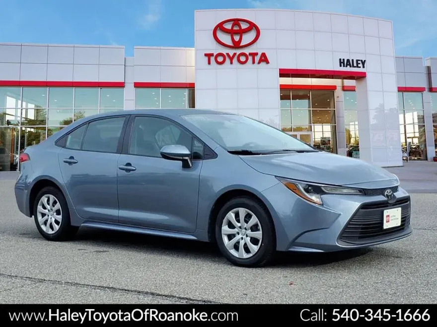 2024 Toyota Corolla LE photo 1