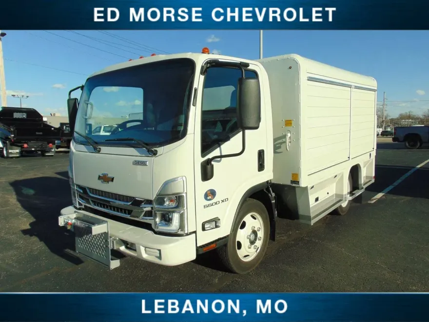 2024 Chevrolet Silverado photo 1
