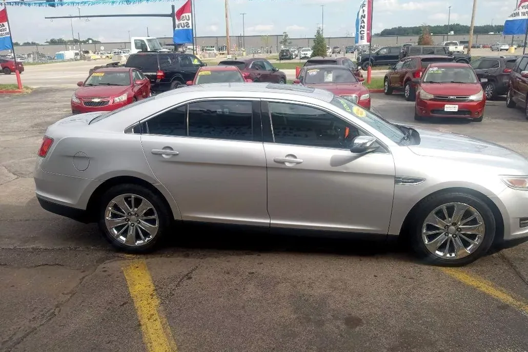 2010 Ford Taurus Limited photo 1