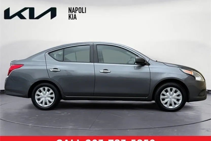 2018 Nissan Versa 1.6 SV photo 1