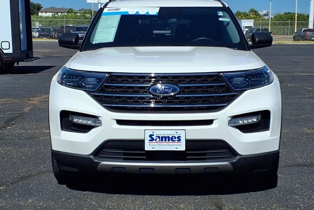2023 Ford Explorer XLT photo 1