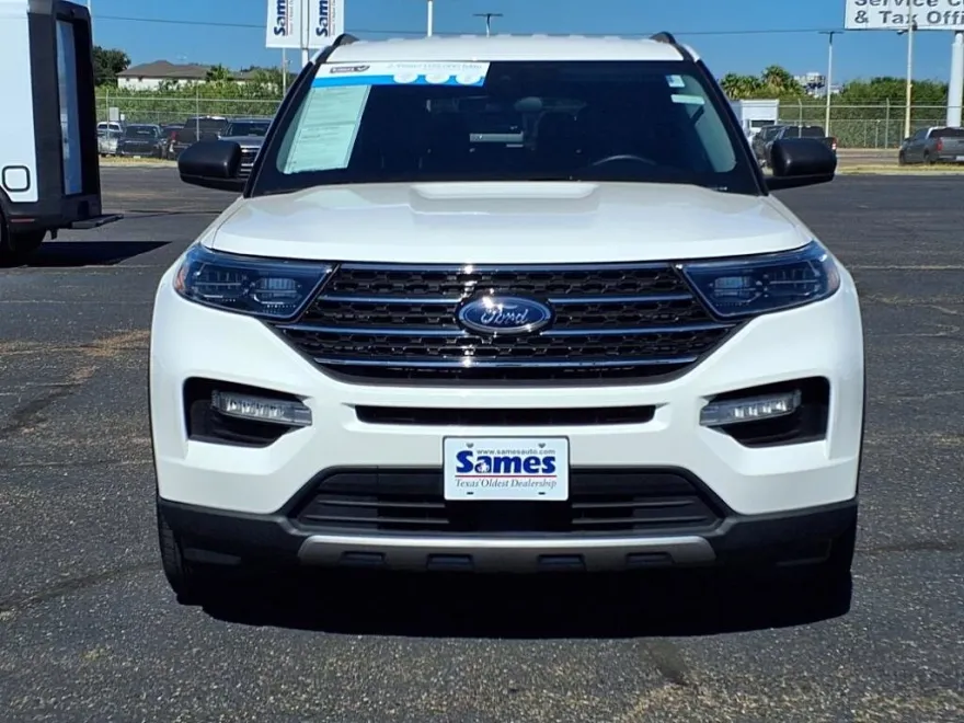 2023 Ford Explorer XLT photo 1
