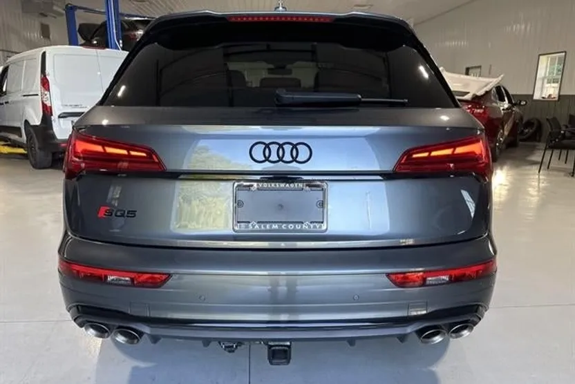2022 Audi SQ5 Premium Plus photo 1