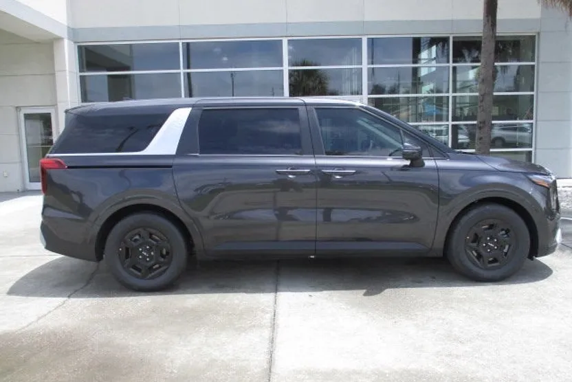 2026 Kia Carnival LXS photo 1