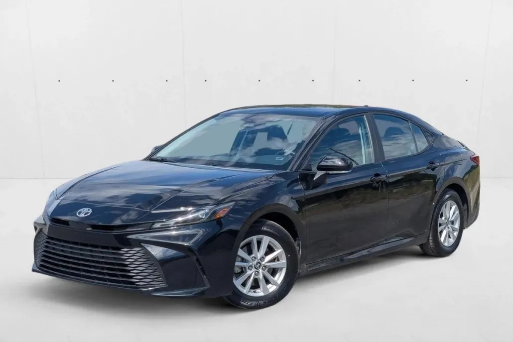 2025 Toyota Camry LE photo 1