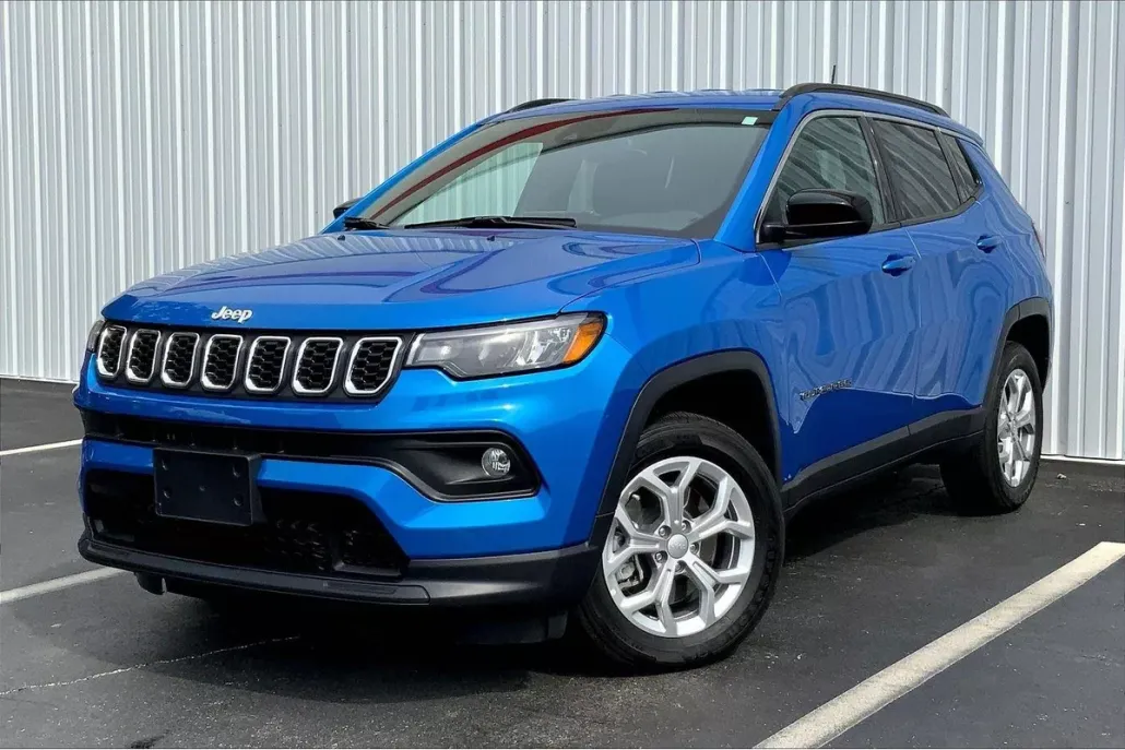 2024 Jeep Compass Latitude photo 1