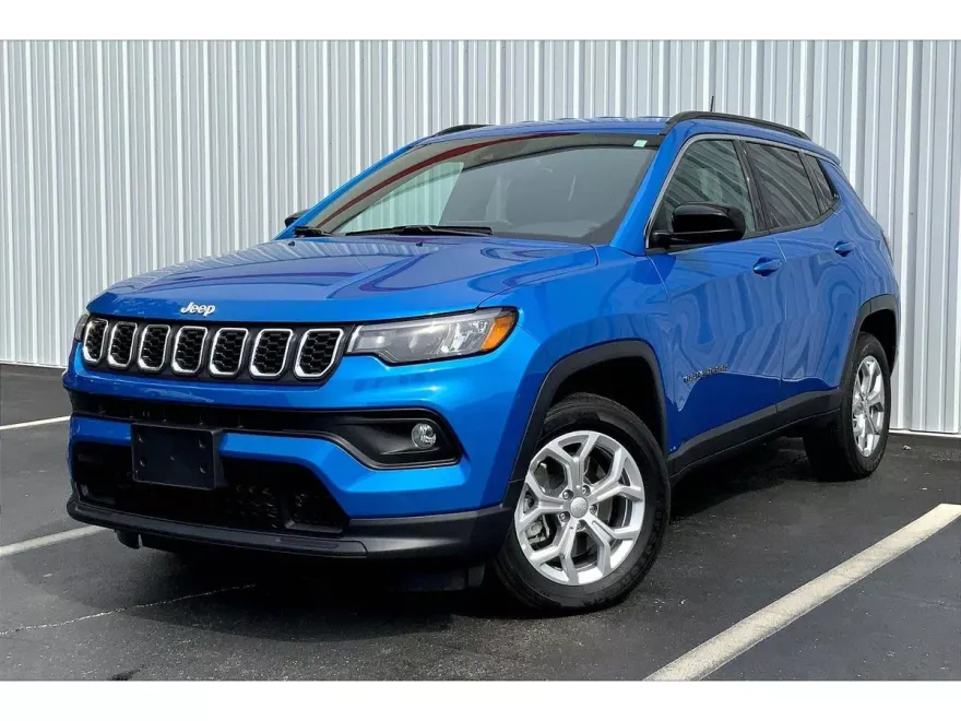2024 Jeep Compass Latitude photo 1