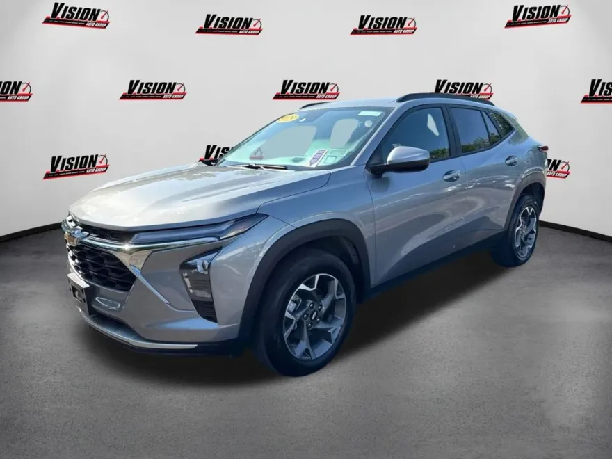 2025 Chevrolet Trax LT photo 1