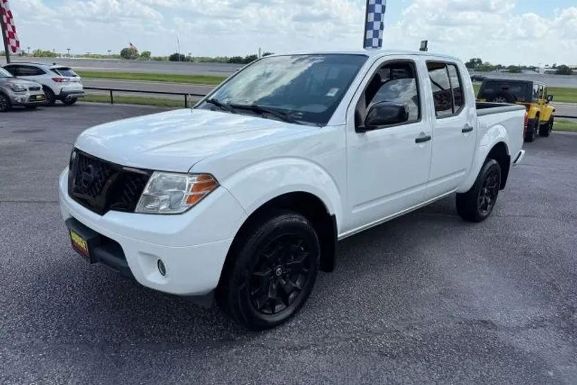 2019 Nissan Frontier Crew Cab SV photo 1