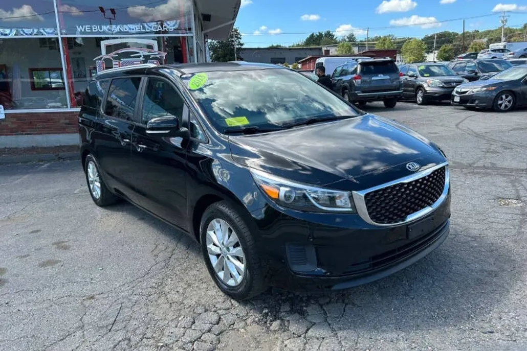 2018 Kia Sedona LX photo 1