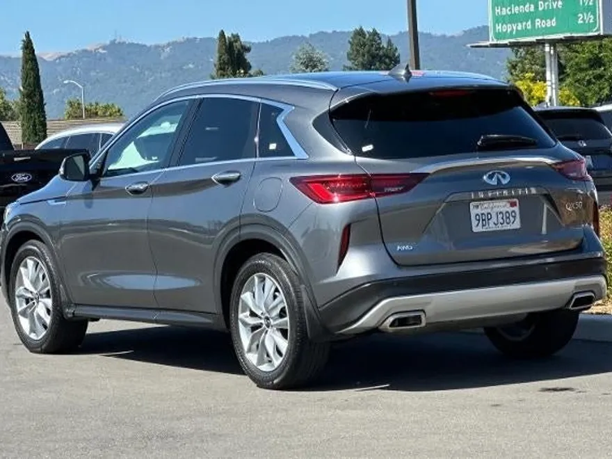 2022 Infiniti QX50 Luxe AWD photo 1