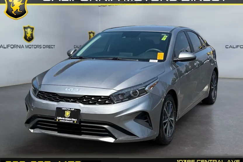 2023 Kia Forte LXS photo 1