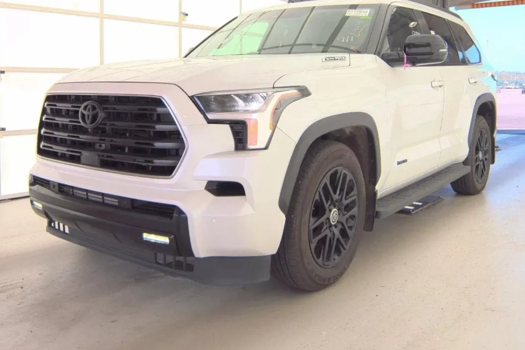 2024 Toyota Sequoia SR5 photo 1