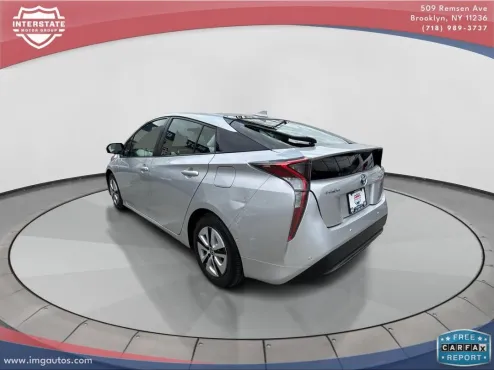 2017 Toyota Prius Two photo 4