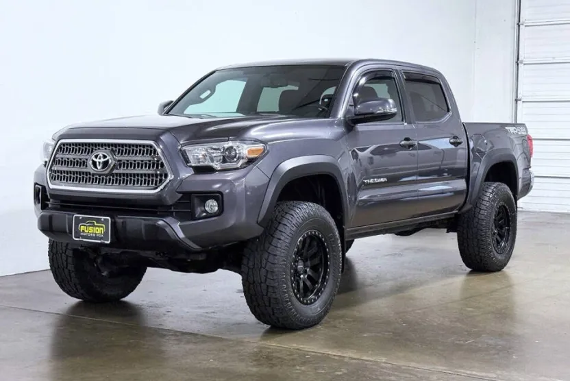 2017 Toyota Tacoma TRD Off-Road photo 1