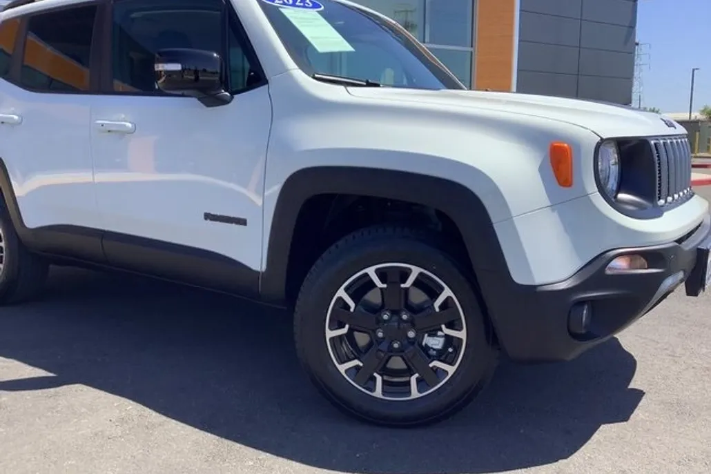 2023 Jeep Renegade Latitude Upland photo 1