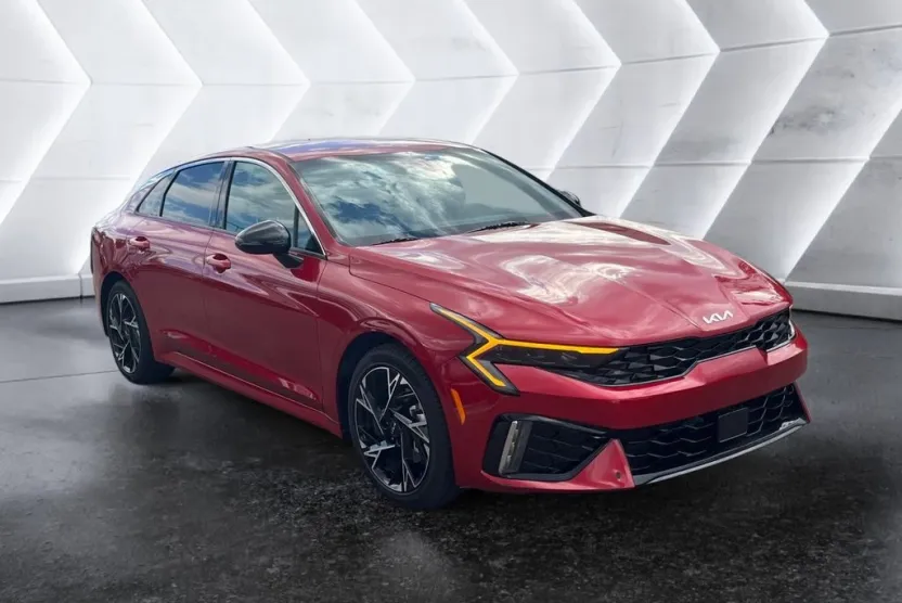 2025 Kia K5 GT-Line photo 1