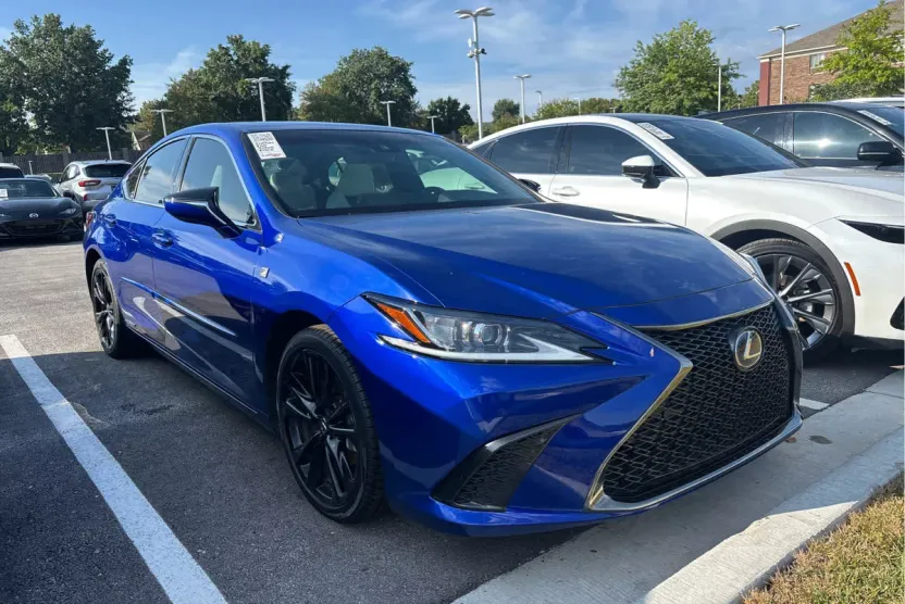 2022 Lexus ES 300h F SPORT photo 1