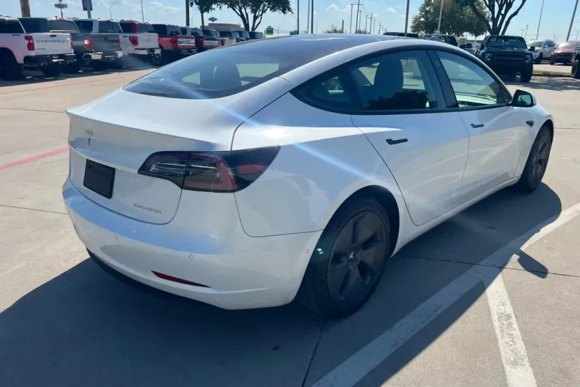 2022 Tesla Model 3 Long Range photo 1