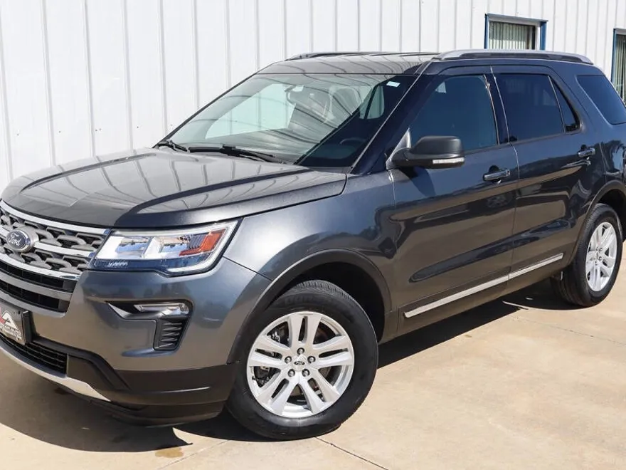 2019 Ford Explorer XLT photo 1