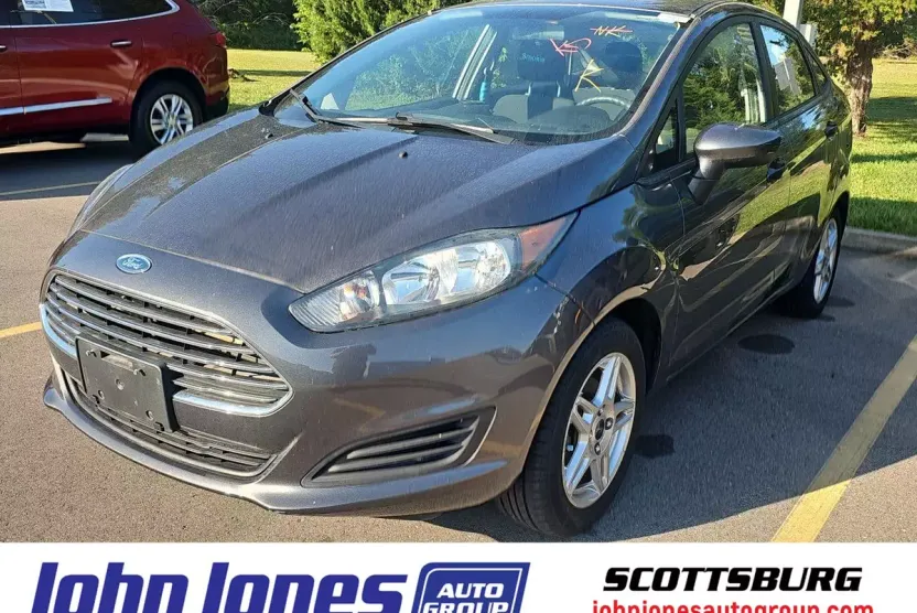 2017 Ford Fiesta SE photo 1