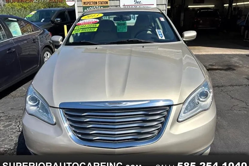 2013 Chrysler 200 Touring photo 1