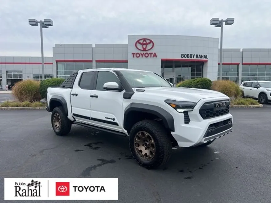 2025 Toyota Tacoma Trailhunter photo 1