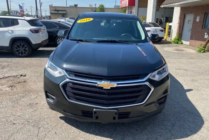 2019 Chevrolet Traverse LS photo 1