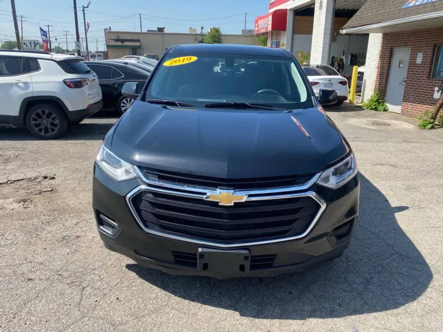 2019 Chevrolet Traverse LS photo 1