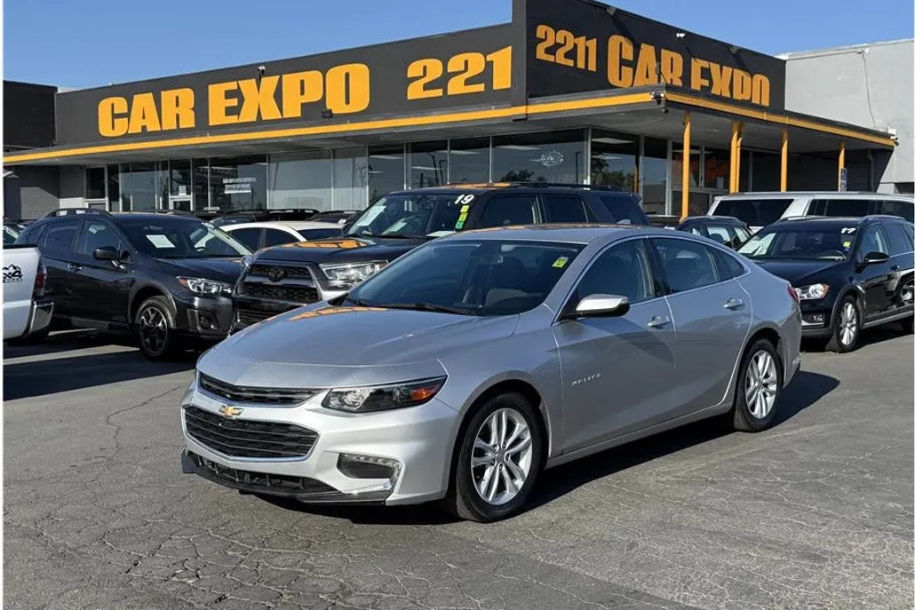 2016 Chevrolet Malibu 1LT photo 1